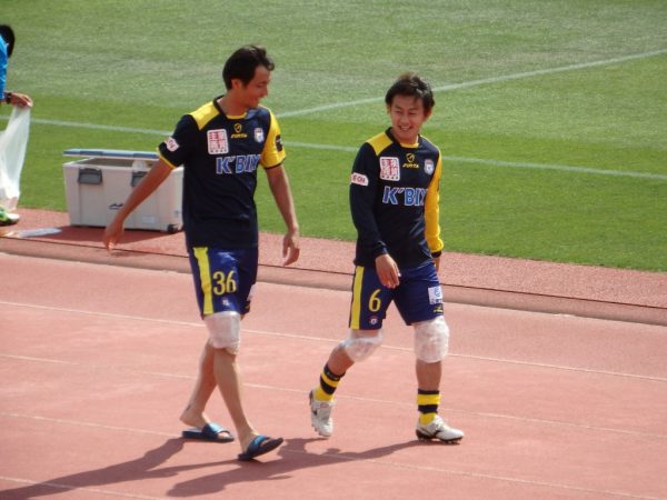 アイシングする永井と小林竜樹